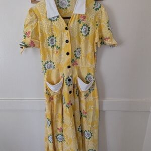 VIntage 1940s 1950s Yellow Floral Button-Up Dress